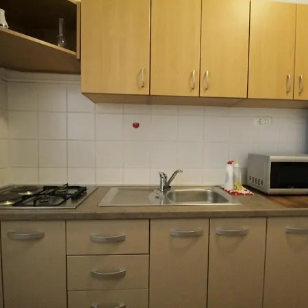 Apartments Voric 招待所