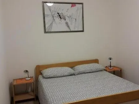 Apartments Voric ゲストハウス *