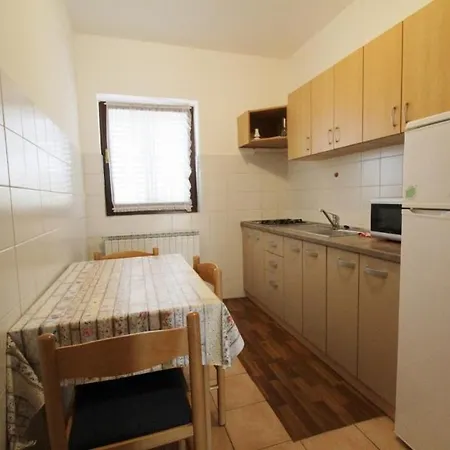 Apartments Voric ゲストハウス